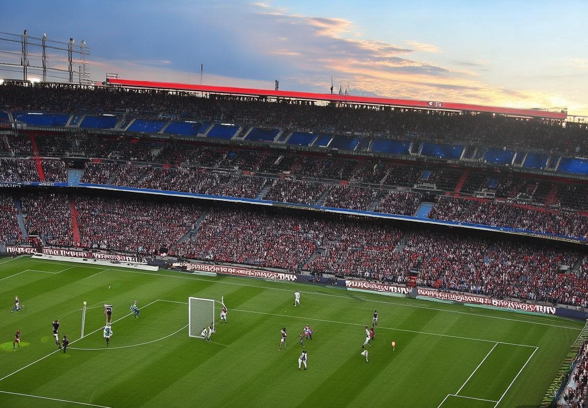 2017国家德比：伯纳乌巅峰对决，C罗梅开二度逆转梅西(图1)