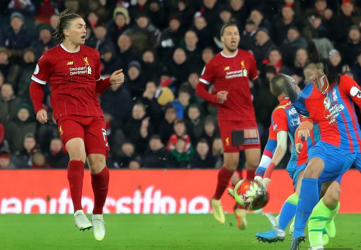 英超激战：利物浦萨拉赫对决水晶宫麦卡锡，攻防较量1:1平局收场(图3)